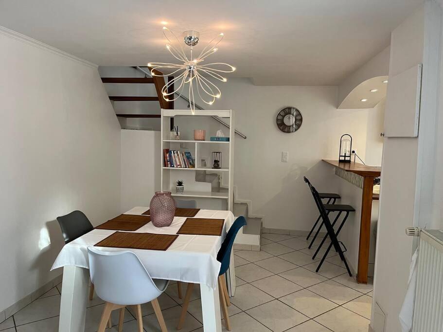 Petite Maison De Ville Au Calme Брі-Конт-Робер Екстер'єр фото